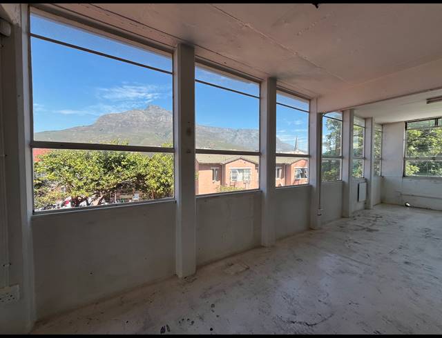 240M² BUSINESS TO LET IN WOODSTOCK